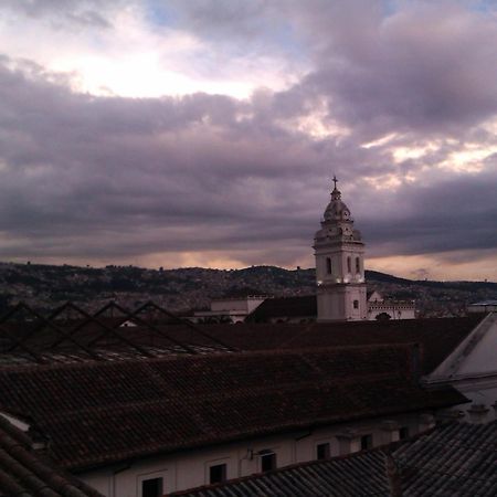 Hostal Yumbo Imperial Quito Zewnętrze zdjęcie